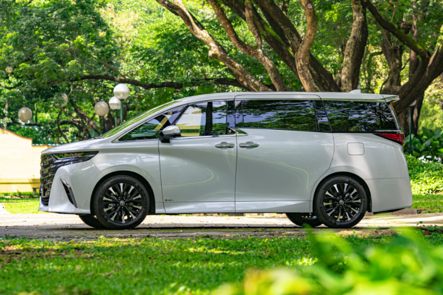 2024 Toyota Alphard now in PH with P4.980 million starting price