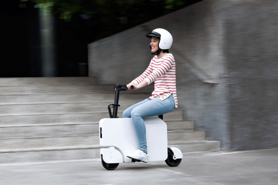 Honda Motocompacto e-scooter is a foldable urban jungle transport