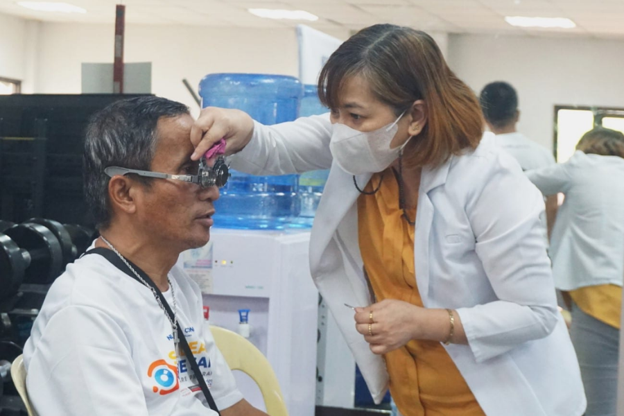 NLEX Corp boosts road safety with free eye care for bus drivers