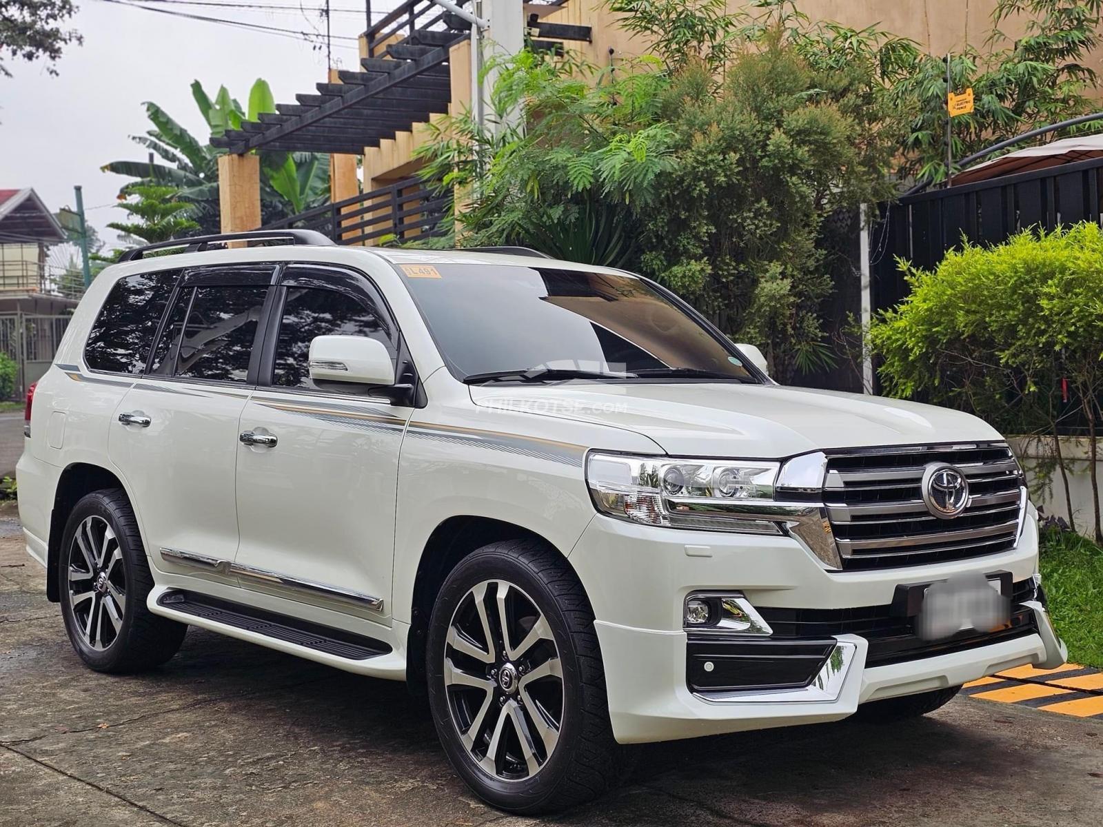 Buy Used Toyota Land Cruiser 2019 for sale only ₱5300000 - ID837787