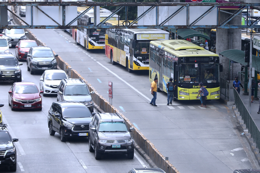 MMDA’s stiffer fines for EDSA bus lane violators start next week