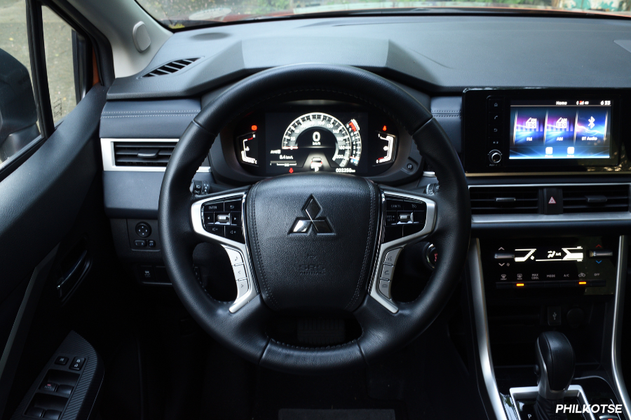 A picture of the Xpander Cross' steering wheel