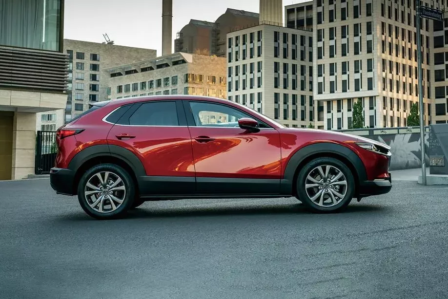 Mazda CX-30 side end