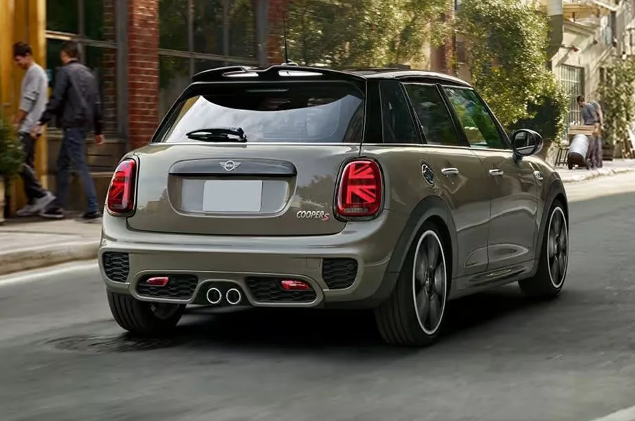 MINI 5 Door angular rear