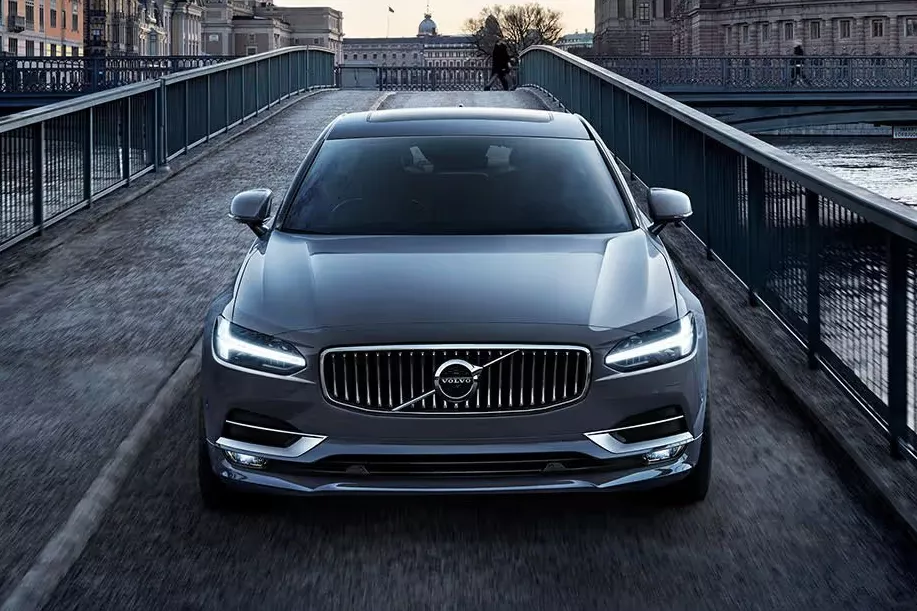 Volvo S90 front end