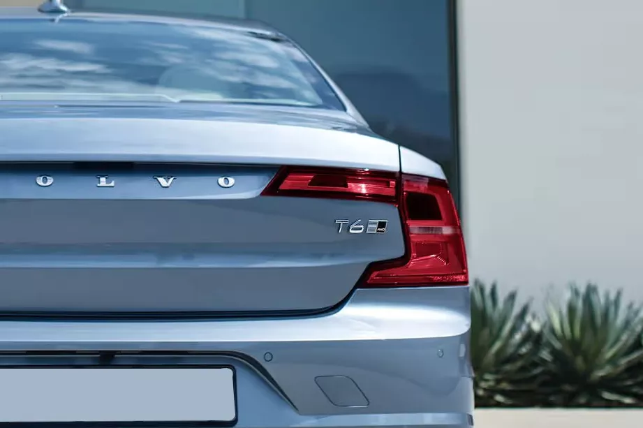 Volvo S90 rear end