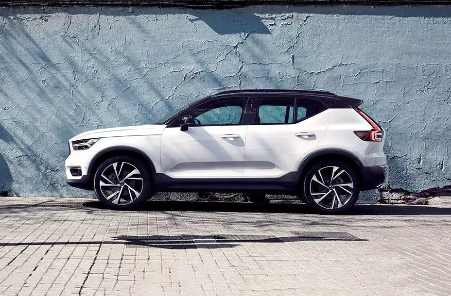 Volvo XC40 side end