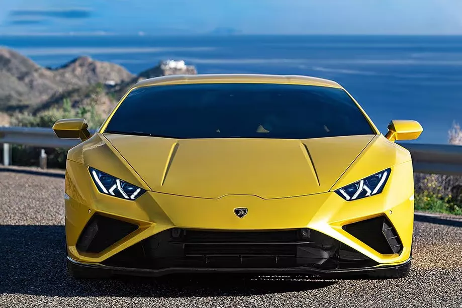 Lamborghini Huracan front end