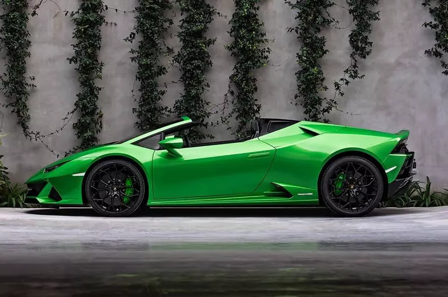 Lamborghini Huracan side end