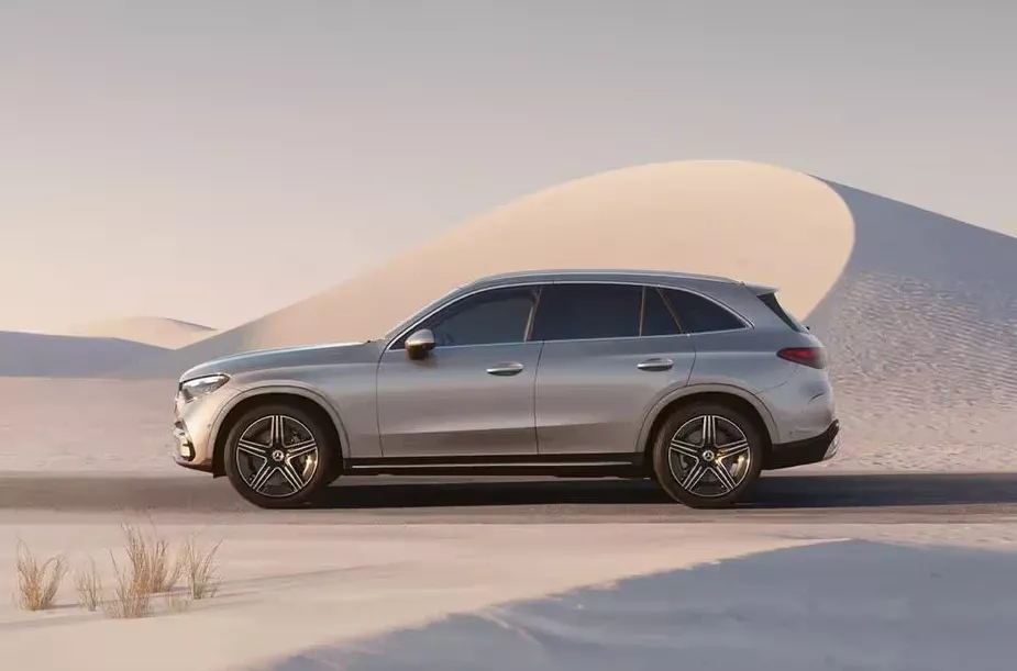 Mercedes-Benz GLC-Class side end