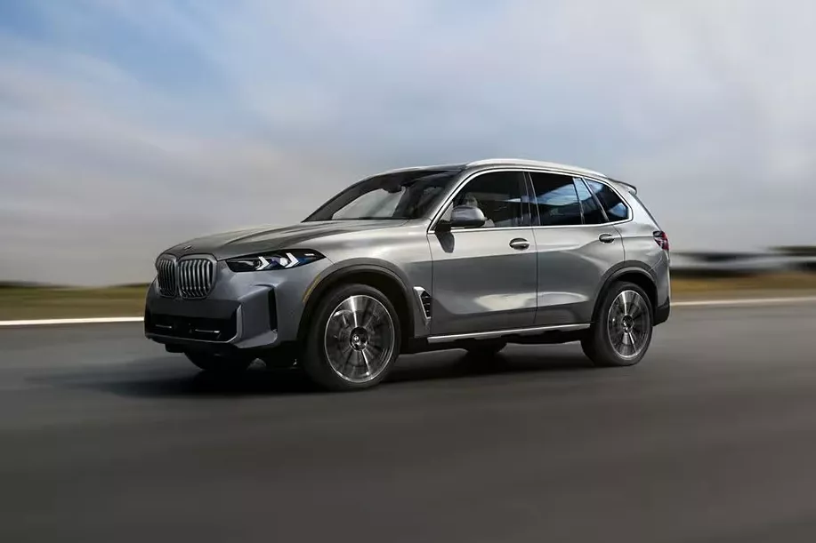 BMW X5 angular front