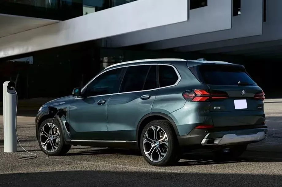 BMW X5 angular rear