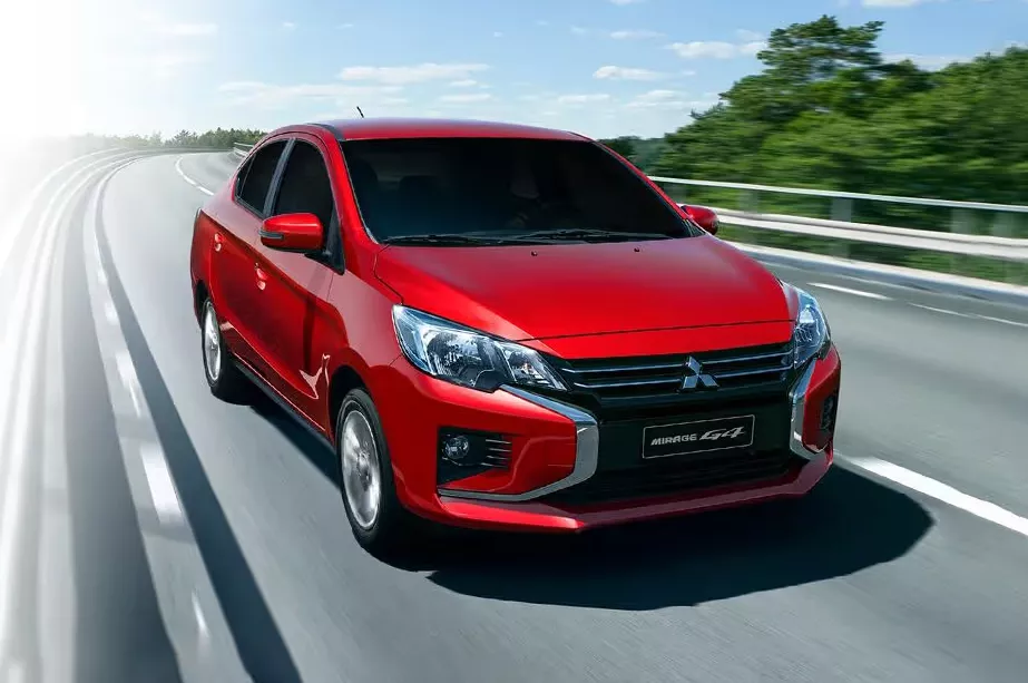 Mitsubishi Mirage G4 angular front