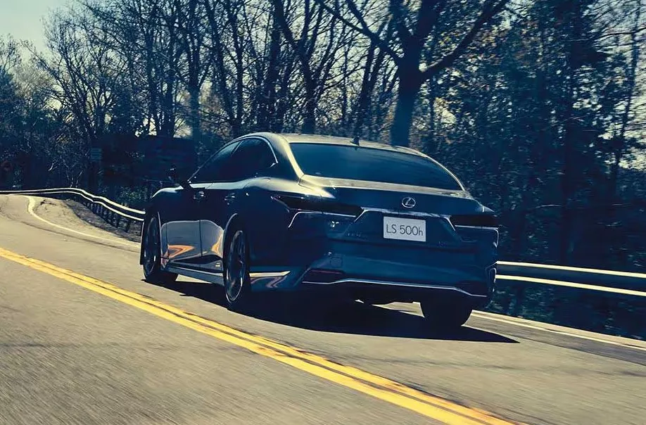 Lexus LS angular rear