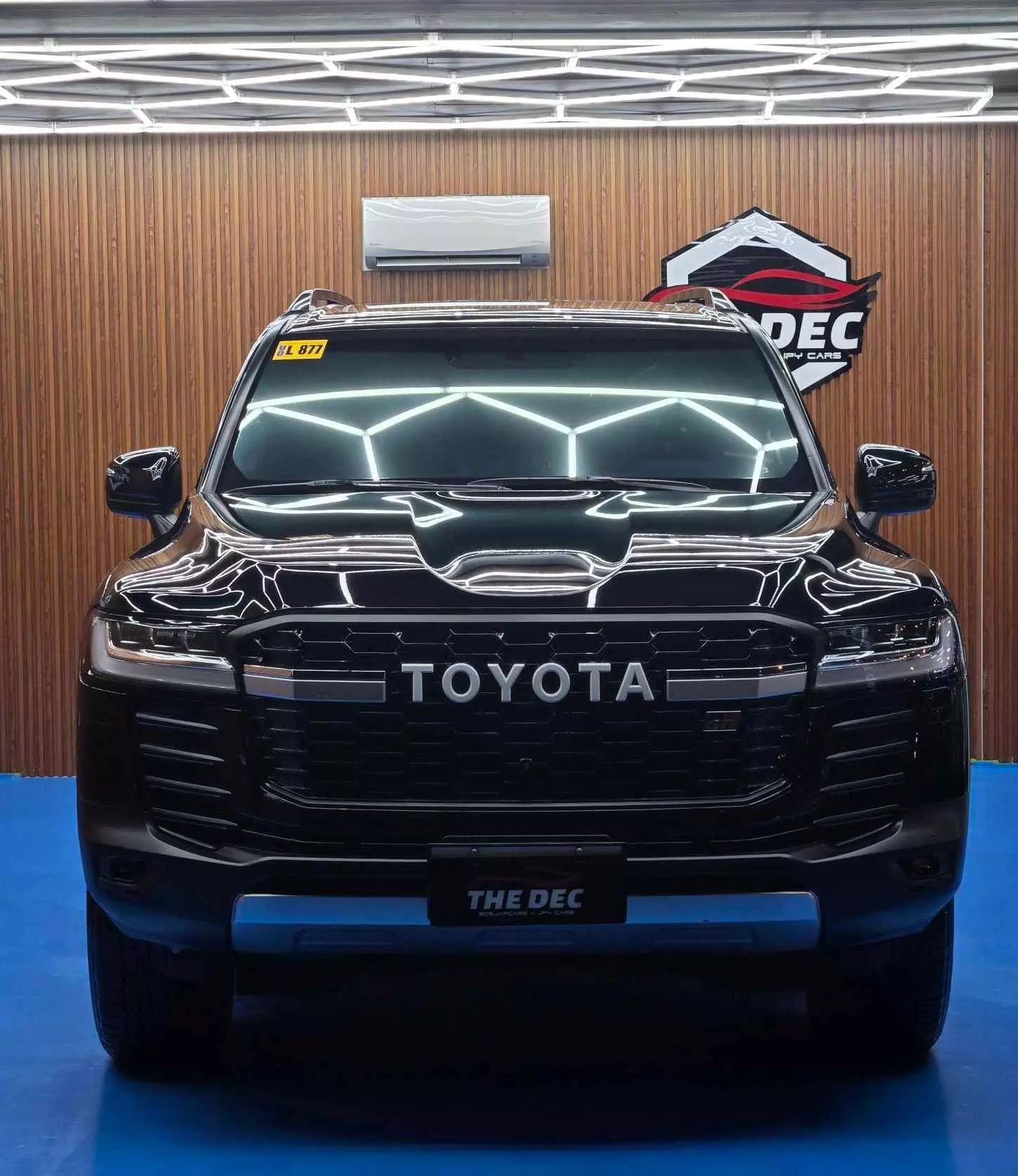 Buy Used Toyota Land Cruiser 2023 for sale only ₱8800000 ID859273