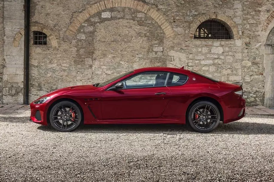 Maserati GranTurismo side end