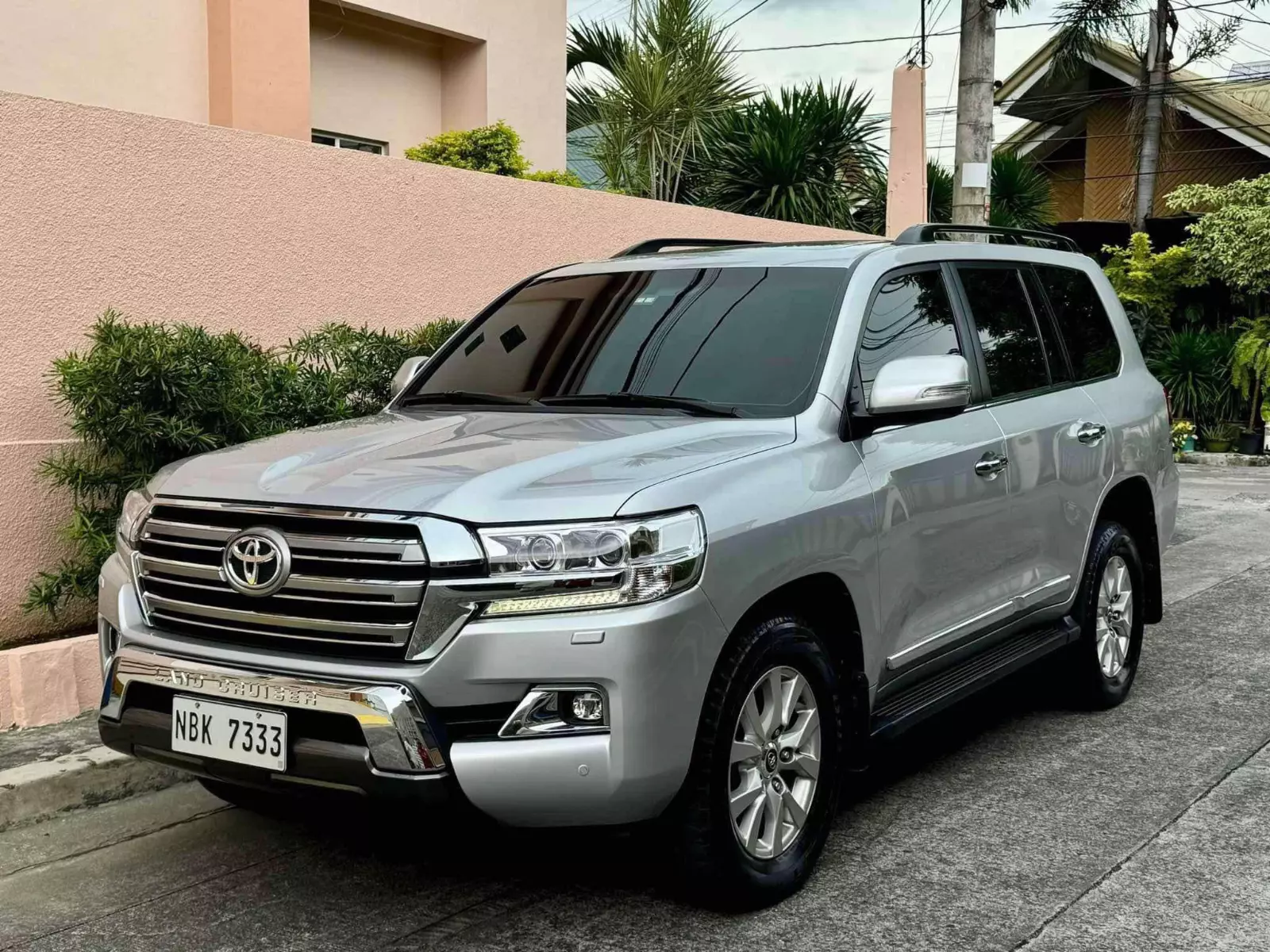 Buy Used Toyota Land Cruiser 2018 for sale only ₱4100000 ID859310