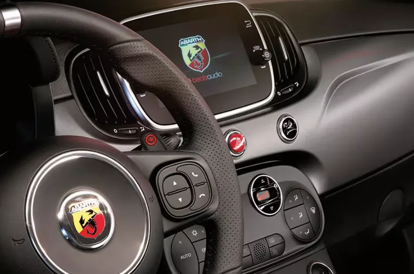 Abarth 595 steering wheel and screen