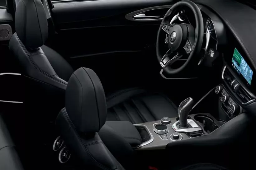 Alfa Romeo Giulia interior