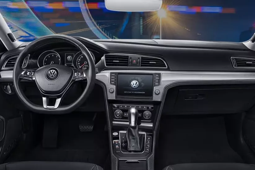 Volkswagen Lamando interior