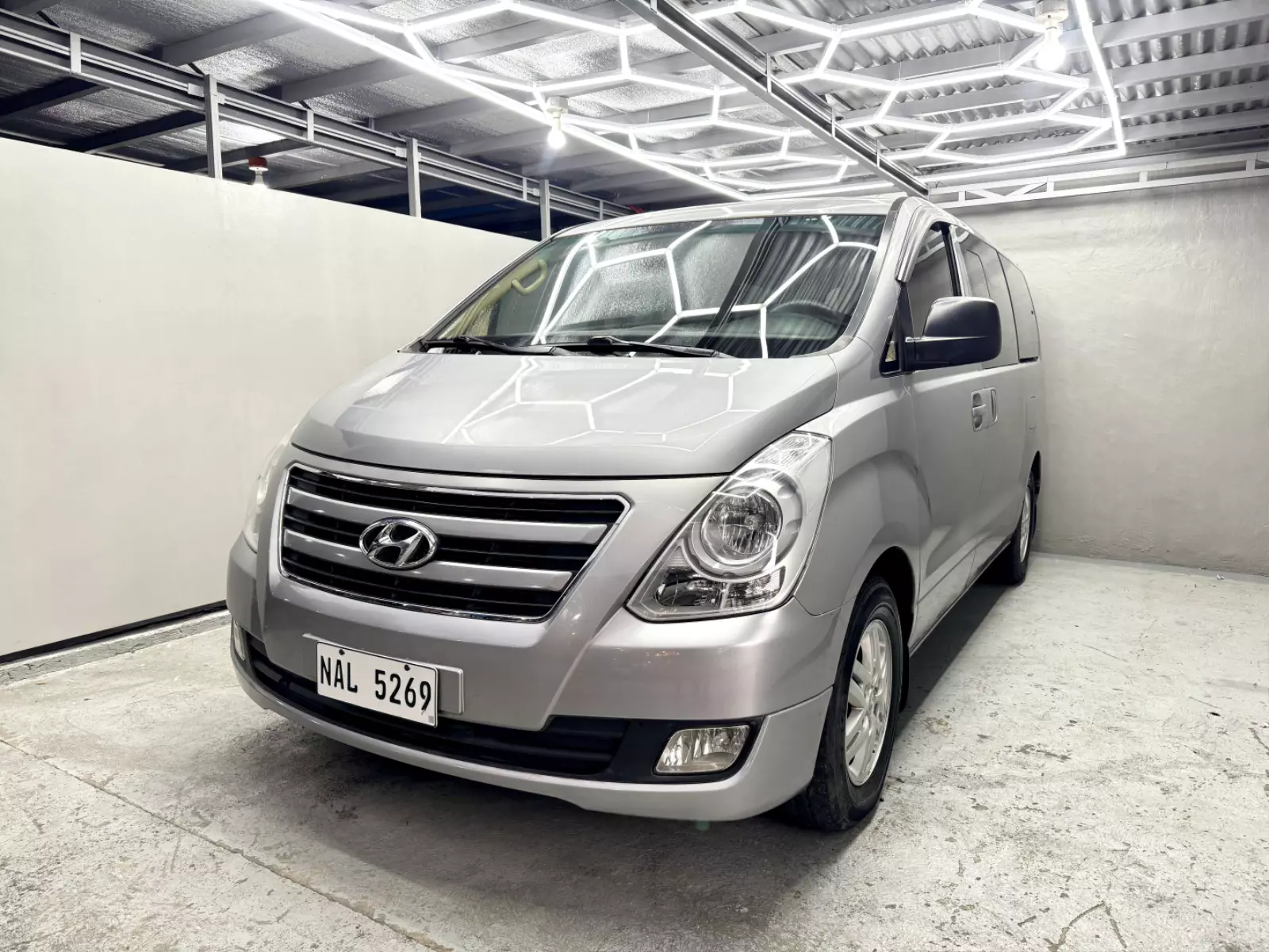 Buy Used Hyundai Grand Starex 2016 for sale only ₱718000 - ID860518
