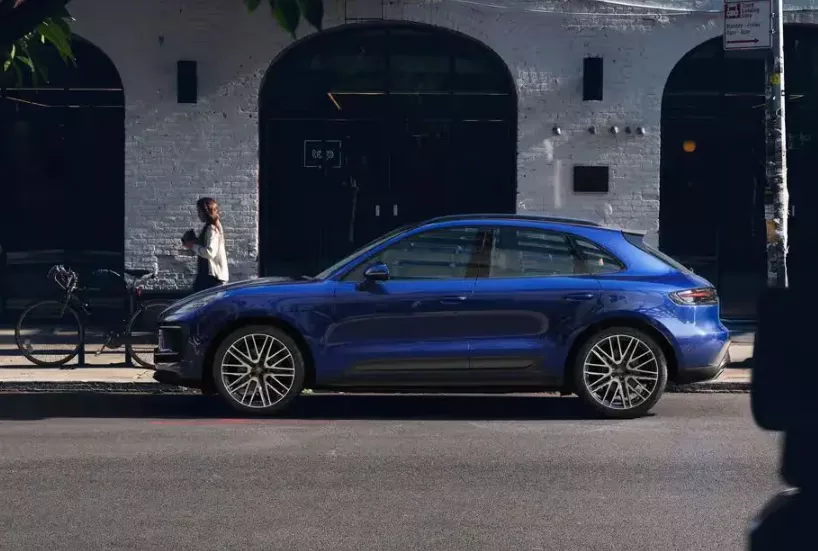 Porsche Macan side