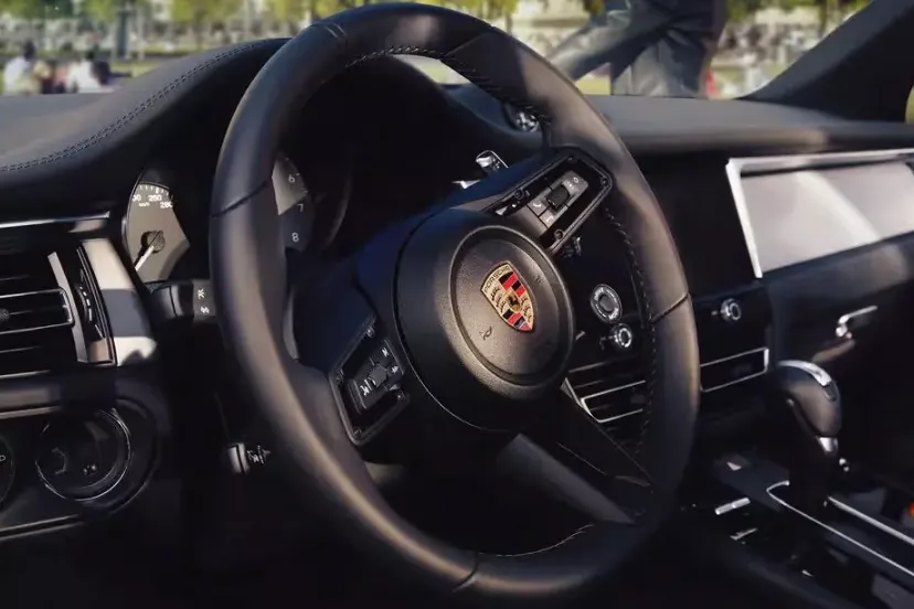 Porsche Macan steering wheel