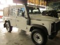 Land Rover Defender 110-5