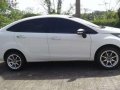 2011 hyundai grand starex . 2011 ford fiesta-6