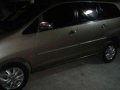 toyota innova g 2010 model-2