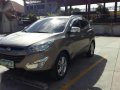 2012 model hyundai tucson CRDI 4x4 top of the line-0