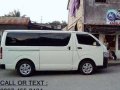 toyota hiace commuter-0