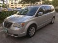 2011 Chrysler Town and Country Stow N Go Diesel AT-5