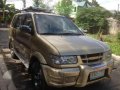 Isuzu crosswind xuvi 2004 manual-2