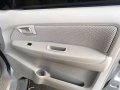 Toyota Hilux 2006 4x4 Silver For Sale-2
