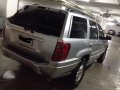 Jeep Grand Cherokee Laredo edition at low mileage-10