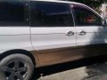 For sale Kia Carnival 2001 White AT -1