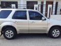 For sale Ford Escape 4x2 XLS-2