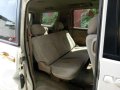 nissan serena local-8