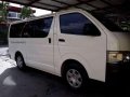 toyota hiace commuter-0