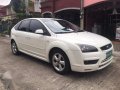 2006 ford focus hatchbak 2.0 top of the line super fresh-0