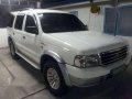 Ford Everest 2004 4x2 MT White -2