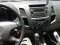 toyota hilux manual diesel 2010model 1st owner-10