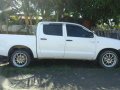 Toyota Hilux White 2006 For Sale-0