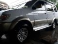 Isuzu Crosswind 2011 Manual Whitte-8