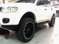 2010 Mitsubishi Montero Sport Gls AT White-0