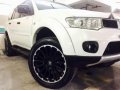 2010 Mitsubishi Montero Sport Gls AT White-2