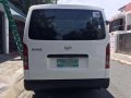 Toyota Hiace Commuter 2012 MT White -2