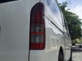 Toyota Hiace Commuter 2012 MT White -3