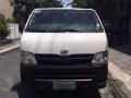 Toyota Hiace Commuter 2012 MT White -0